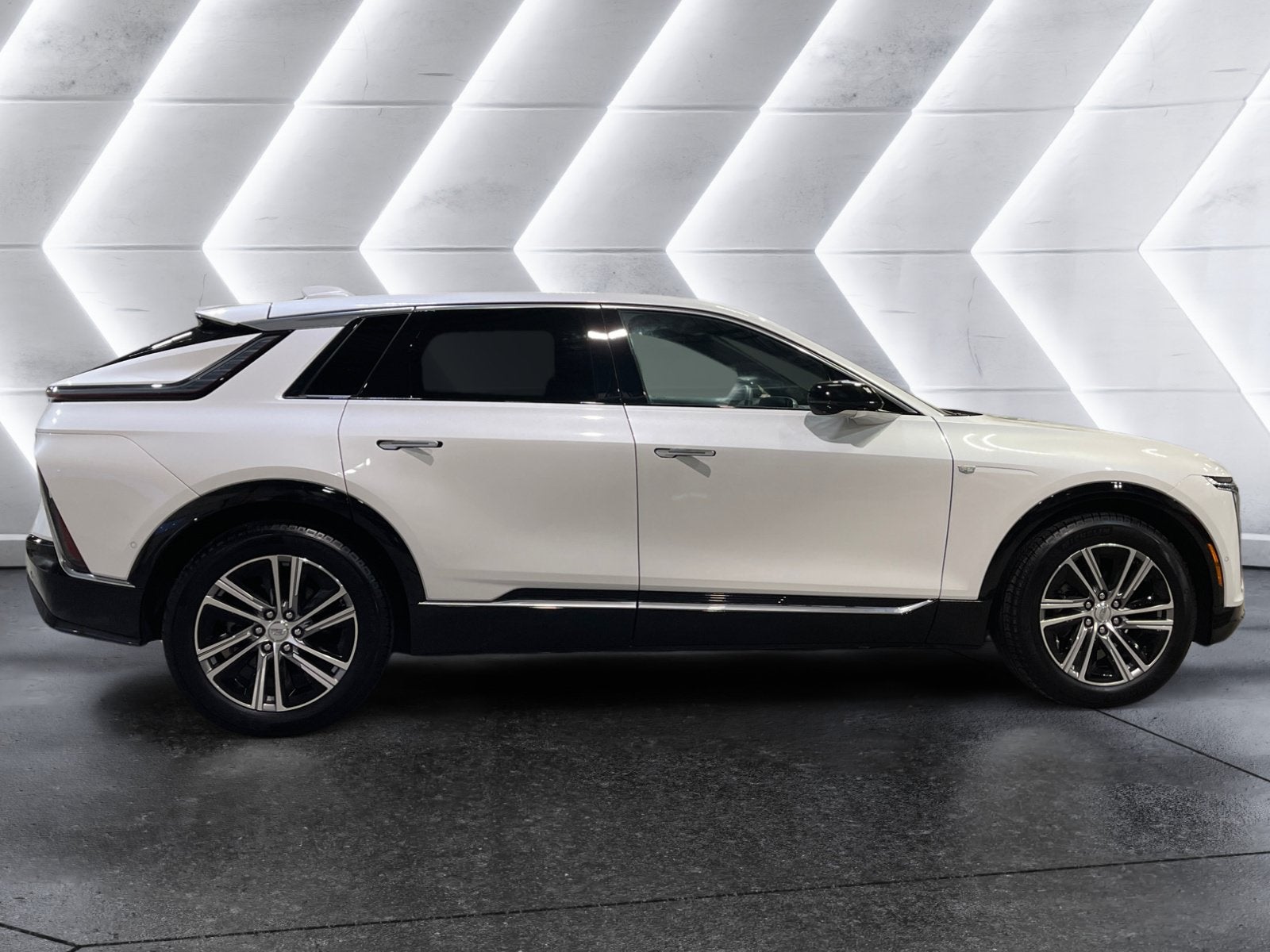 2025 Cadillac LYRIQ Luxury 1