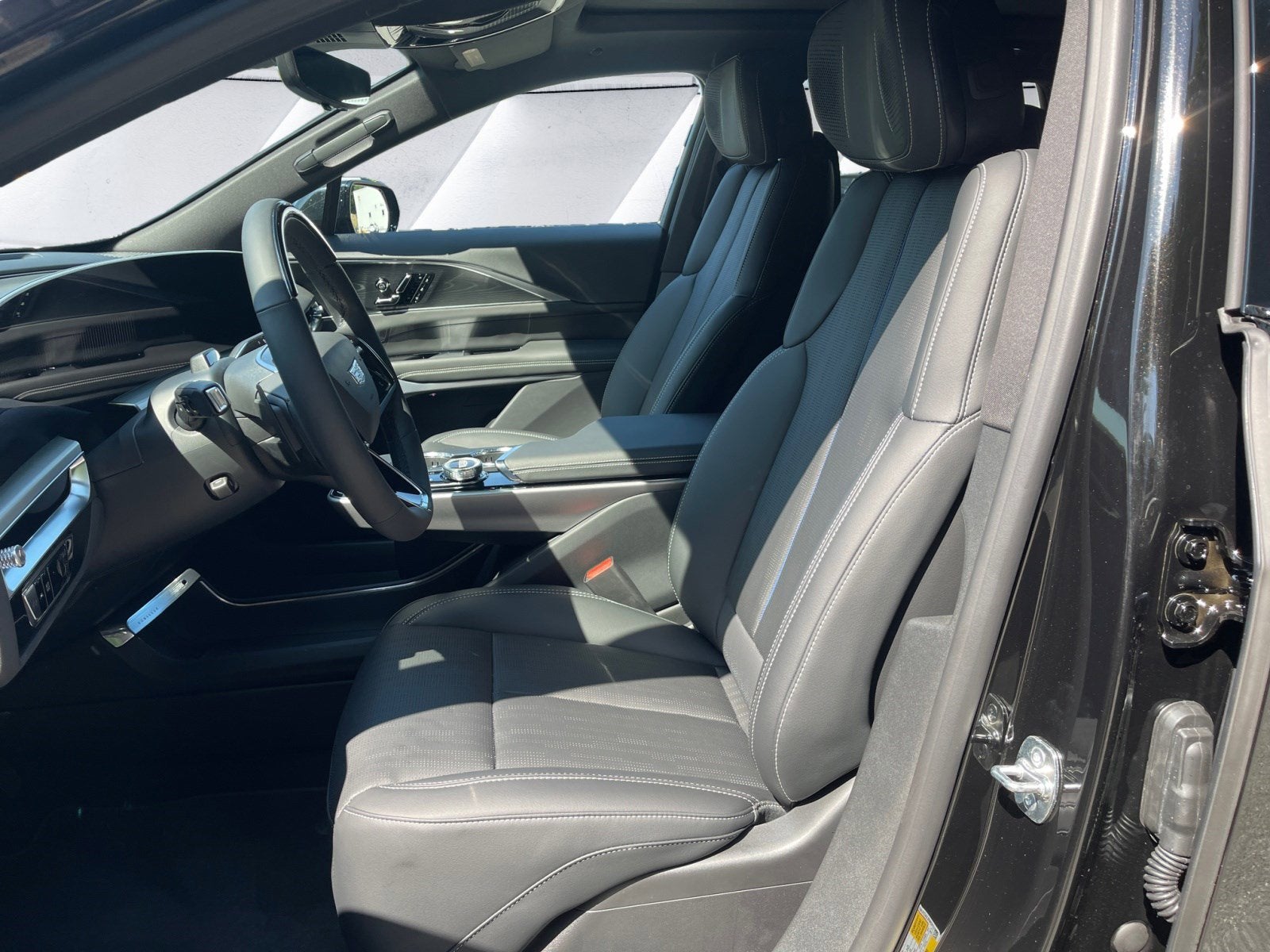 2025 Cadillac LYRIQ Sport 2