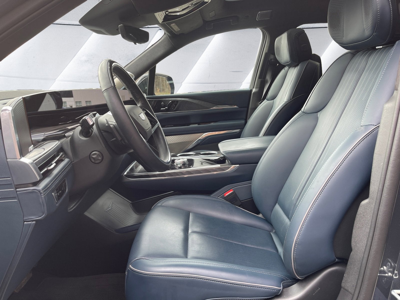 2025 Cadillac ESCALADE IQ Luxury 2