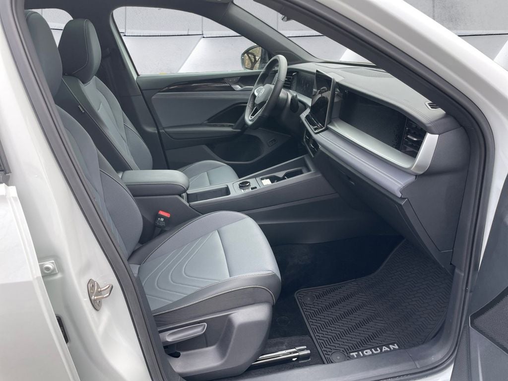 2025 Volkswagen Tiguan 2.0T SE R-Line Black