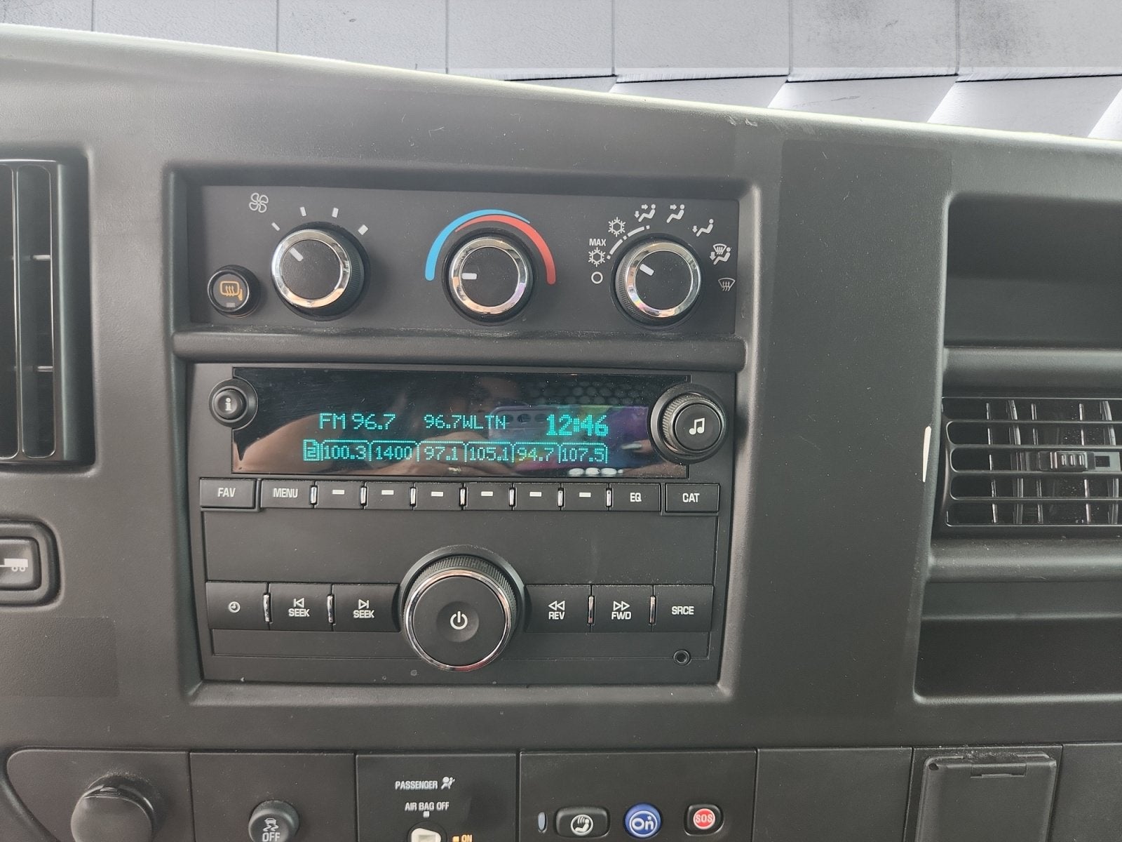 2025 Chevrolet Express Cargo WT