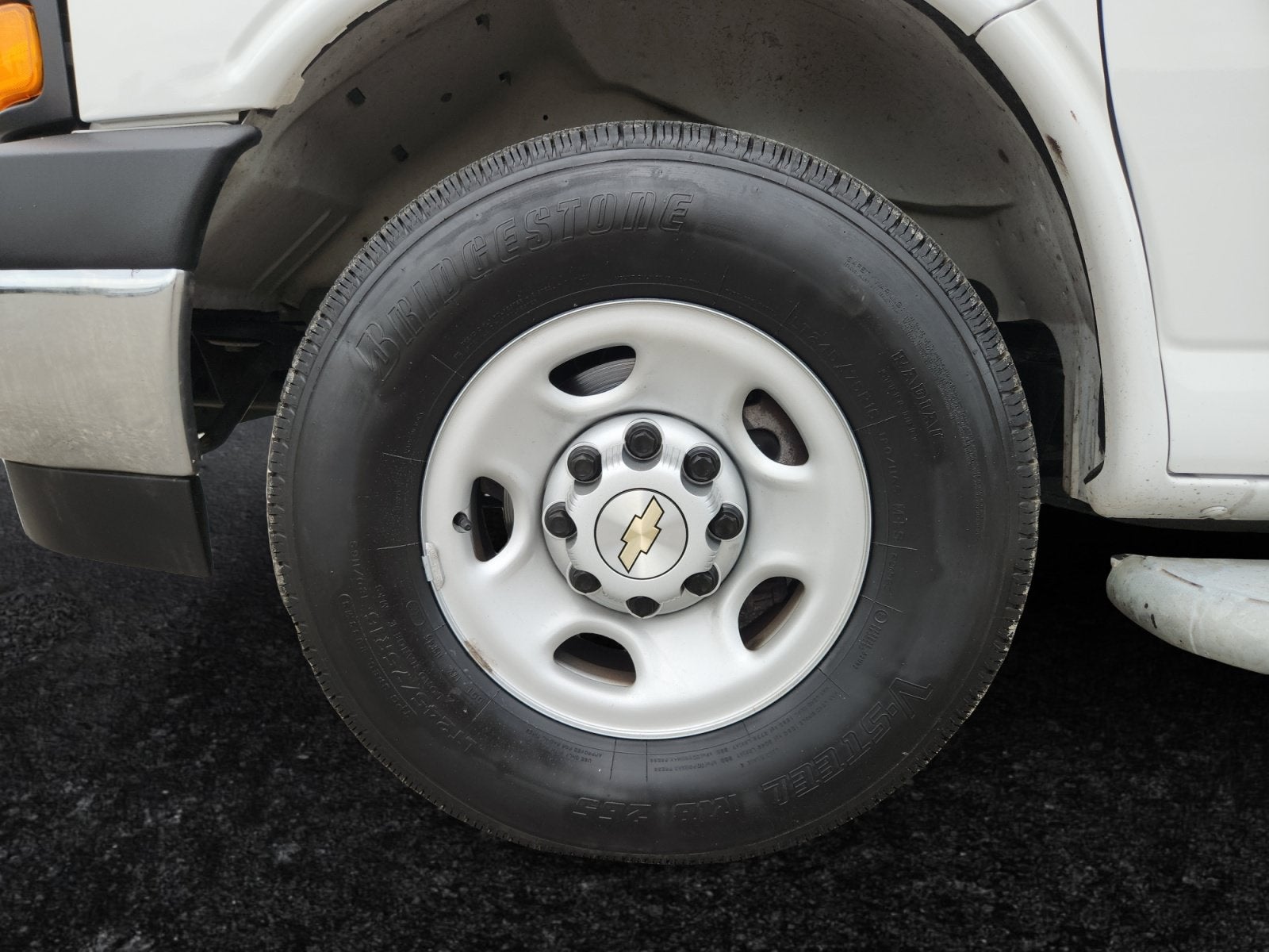 2025 Chevrolet Express Cargo WT