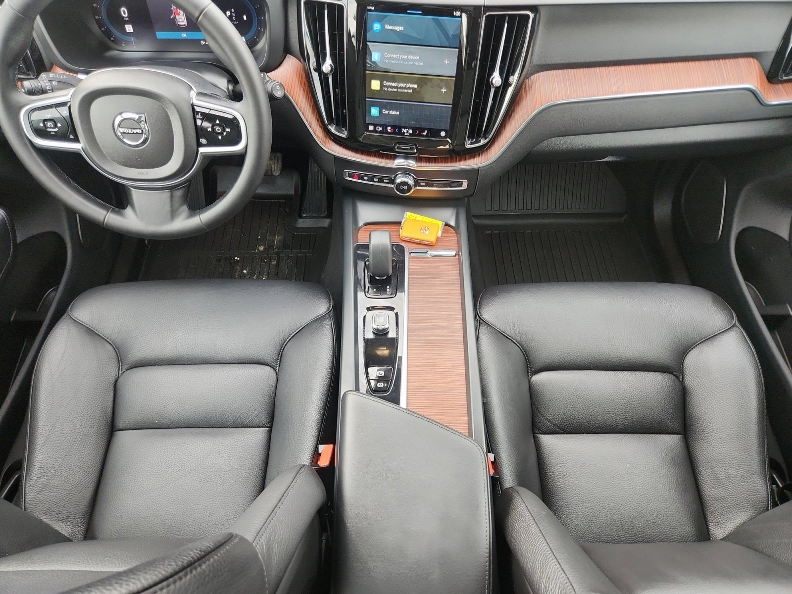 2023 Volvo XC60 Plus Dark Theme