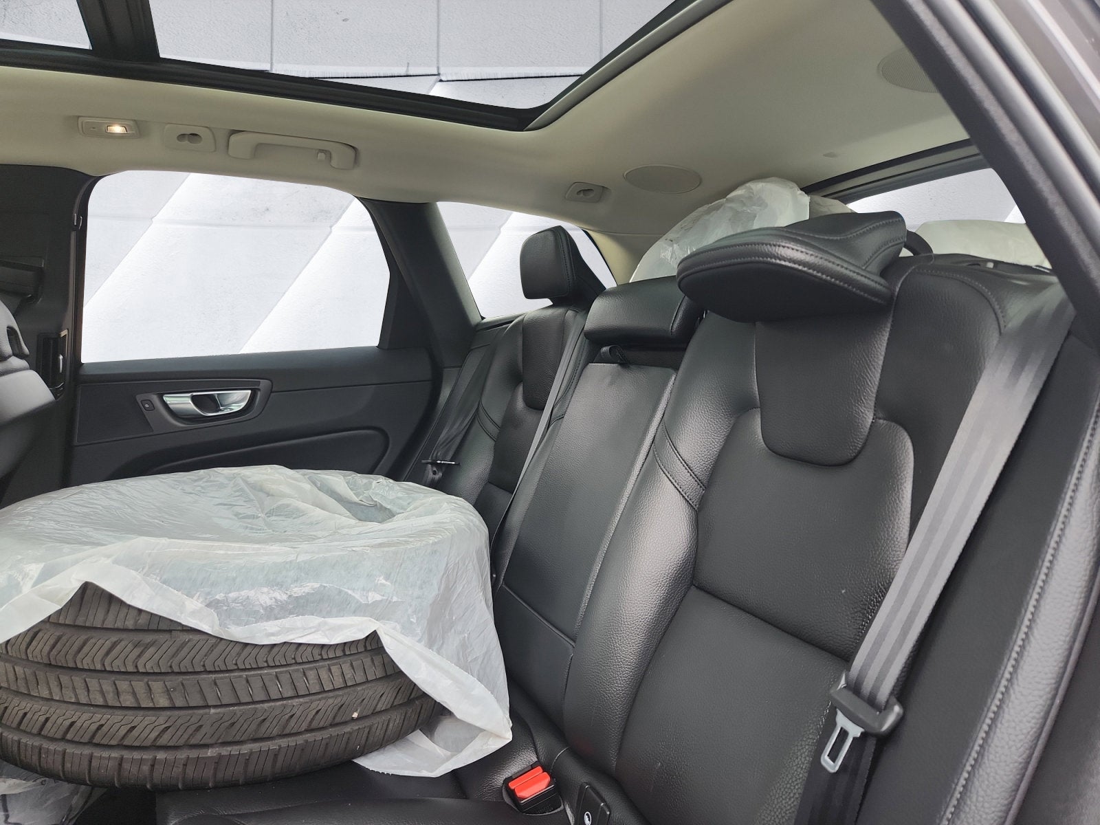 2023 Volvo XC60 Plus Dark Theme