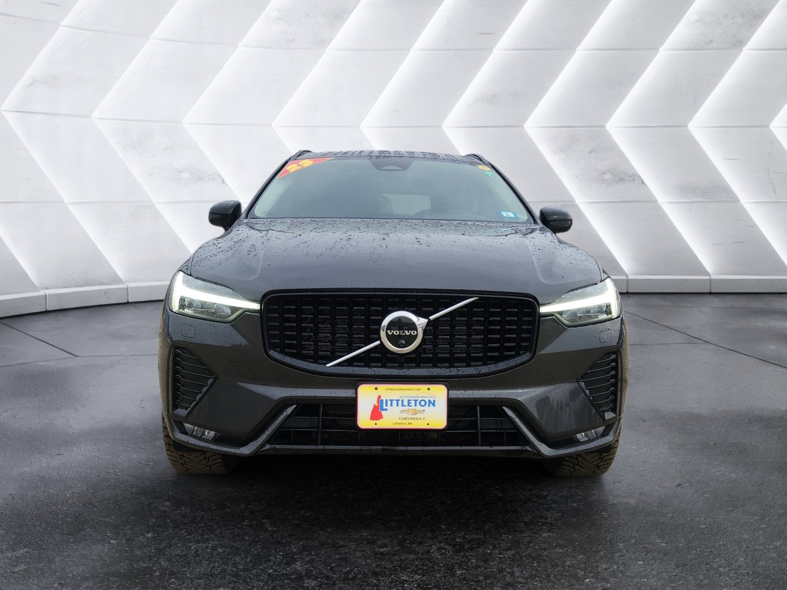 2023 Volvo XC60 Plus Dark Theme