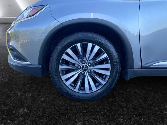 2020 Mitsubishi Outlander Base