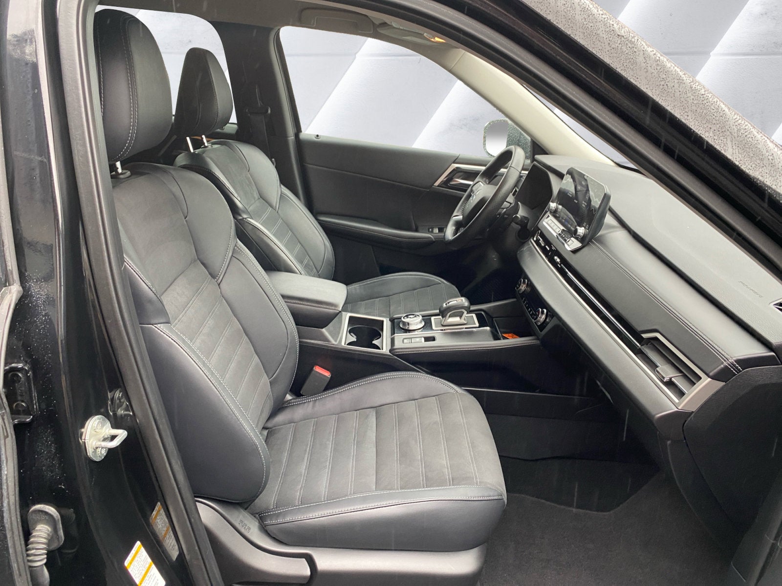 2022 Mitsubishi Outlander Base