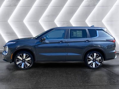 2025 Mitsubishi Outlander Base