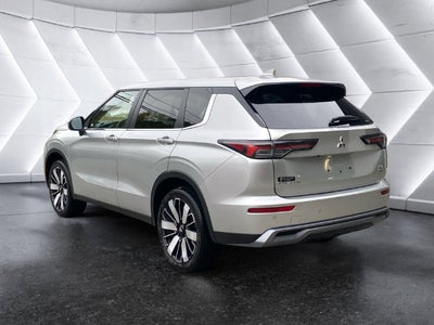 2025 Mitsubishi Outlander SE 7 Passenger