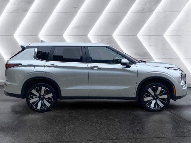 2025 Mitsubishi Outlander SE 7 Passenger