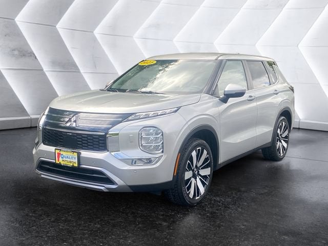 2025 Mitsubishi Outlander Base